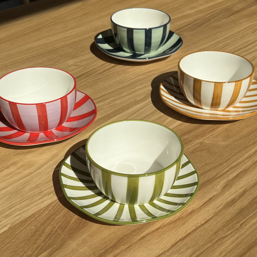 4 bols et 4 assiettes