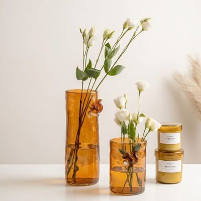 Vase écureuil sur une branche orange